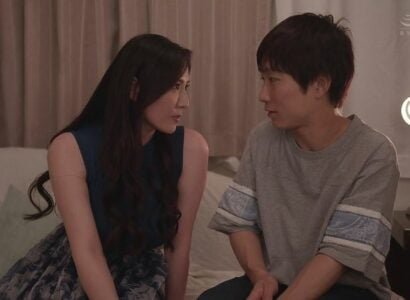 Vợ say sìn vì chồng lạnh nhạt, rủ cậu sinh viên đi nhà nghỉ