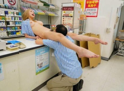 Em gái non tơ thích làm tình với sếp và bị địt vỡ lồn