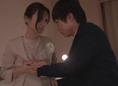 Hot boy vừa ra trường đã được mẹ kế mời 