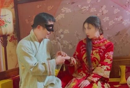 Công tử bột yêu một cô gái nóng bỏng mới quen với những cuộc vui lạc thú cuồng nhiệt