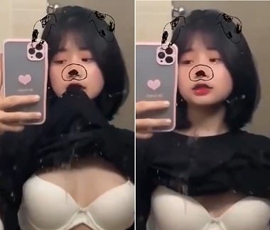 Sinh viên xinh đẹp khoe vòng một sexy